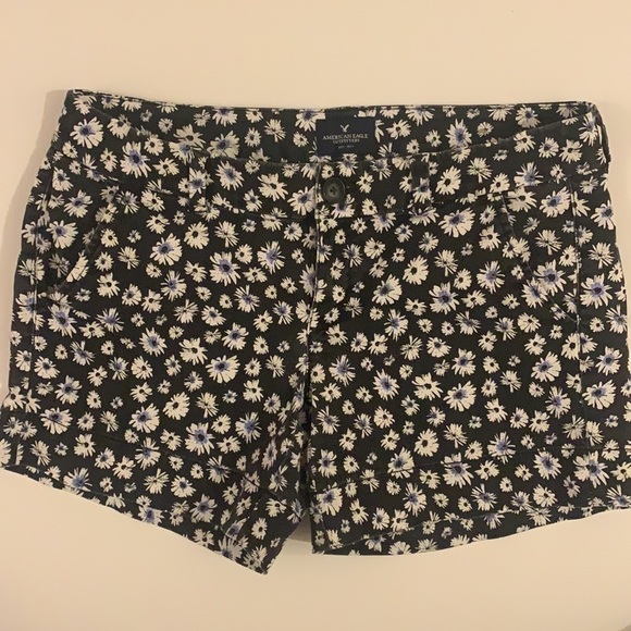 American Eagle Outfitters cotton shorts, daisies, size 8 - Picture 1 of 10